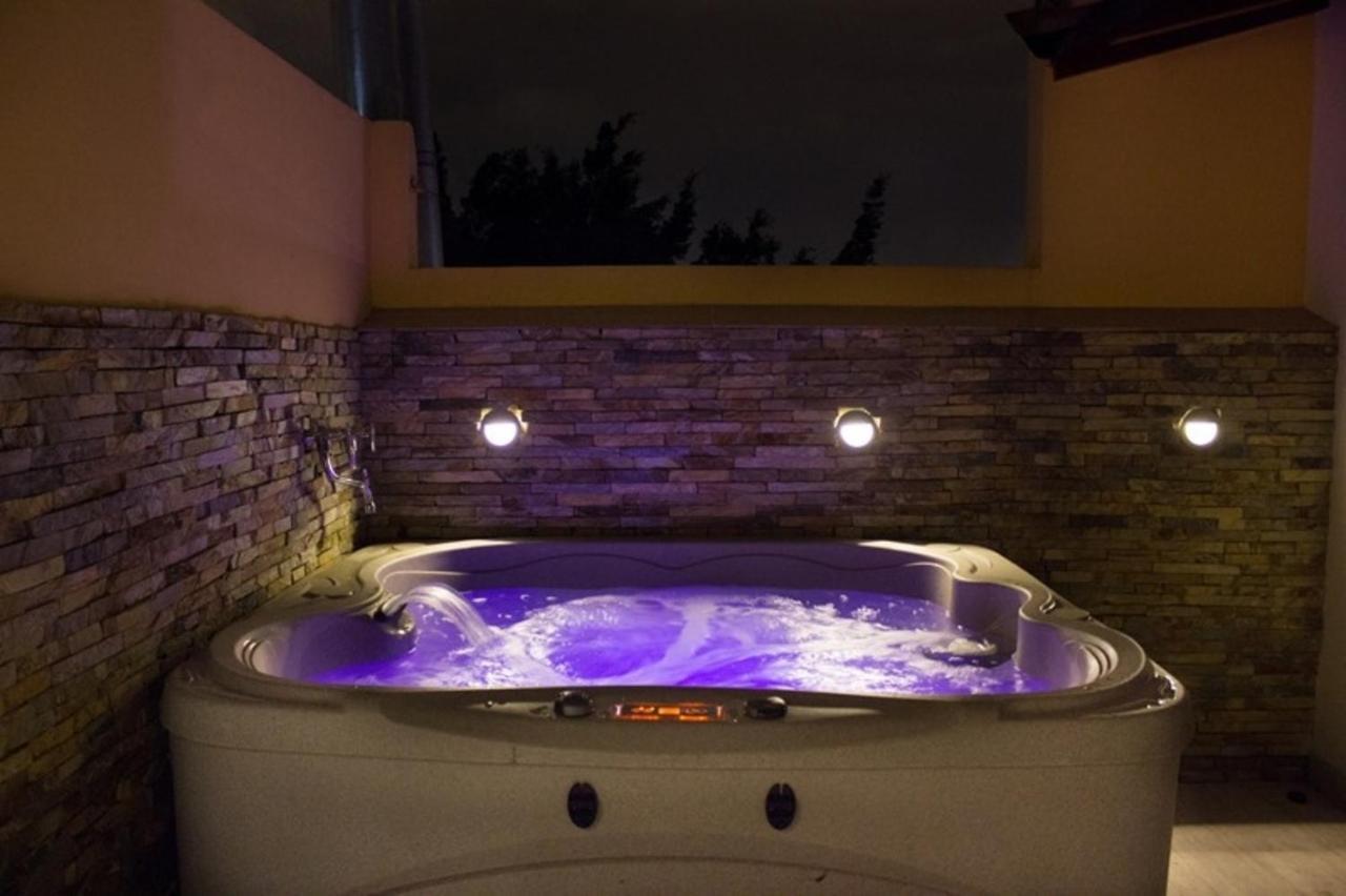 Apartamento Lleras Ac Hot Tub Medellín Eksteriør bilde